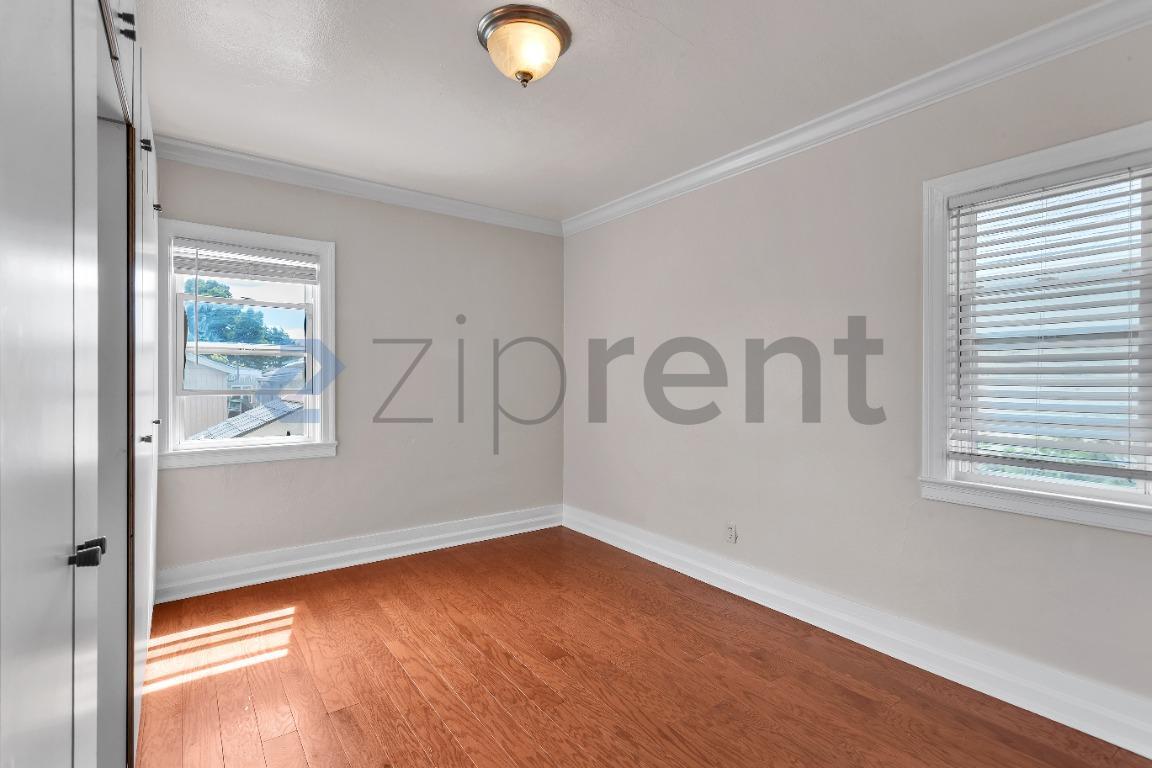 Building Photo - Unit