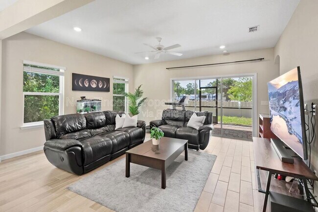 Building Photo - 10165 Roman Ln