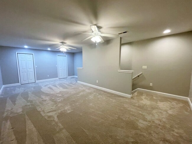 Building Photo - Charming 2 bedroom plus Bonus and Waterfront Amenities in Oak Ridge!