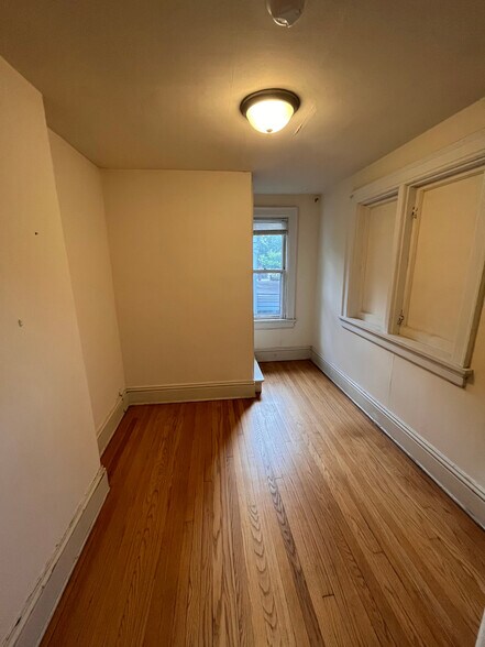 Building Photo - 133 E Gorham St