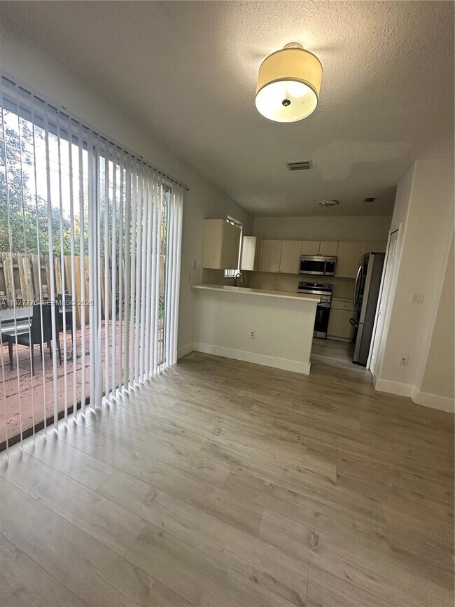 Building Photo - 1481 SE 24th Ct