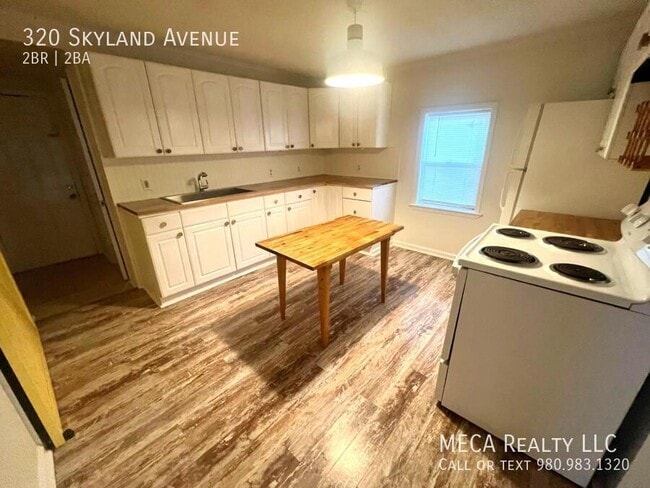 Building Photo - 320 Skyland Ave