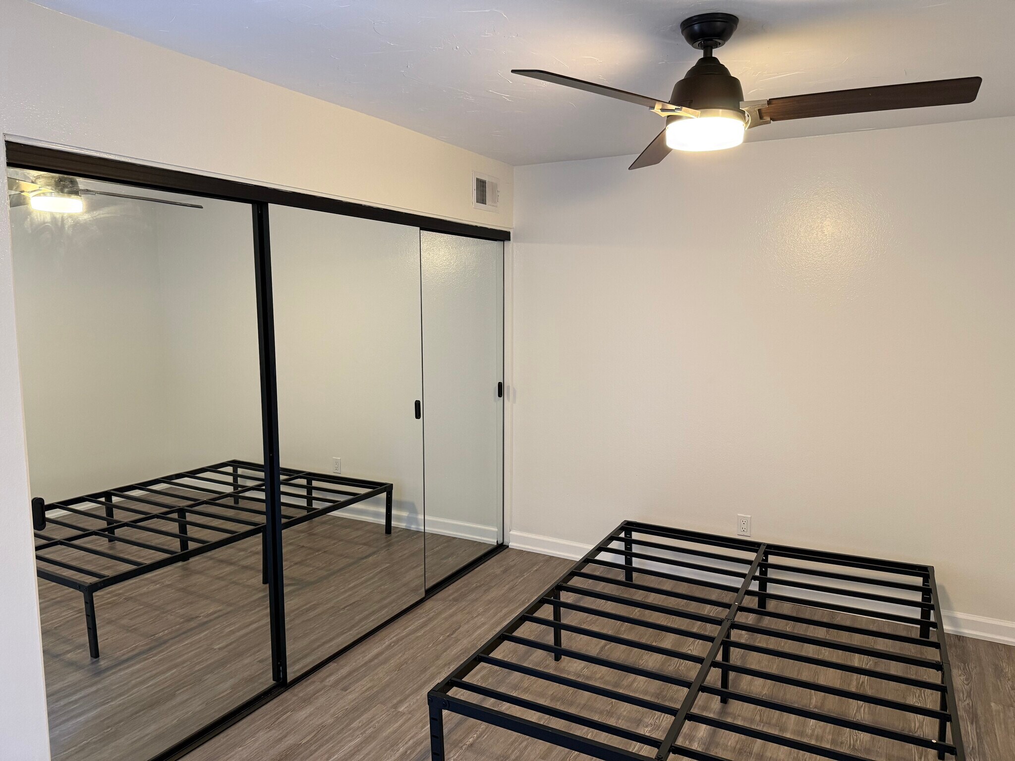 Building Photo - 1615 Hotel Cir S