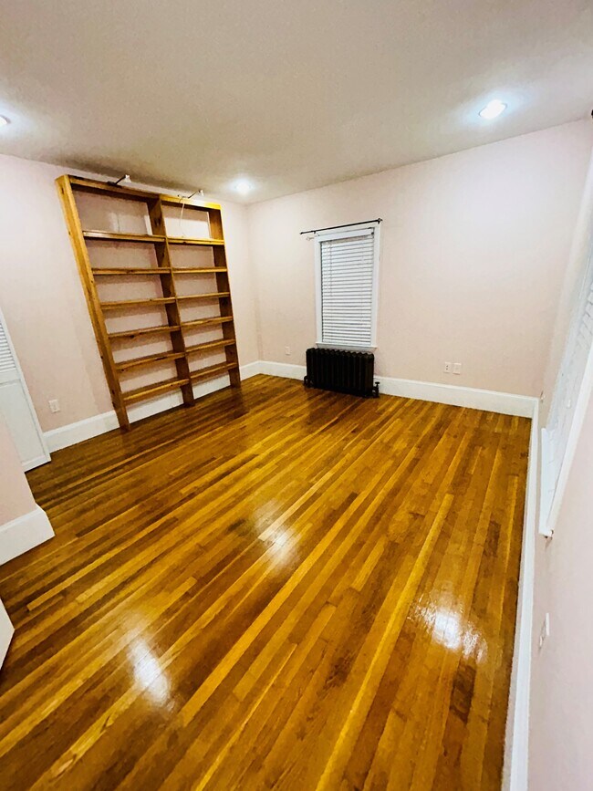 Building Photo - 23 Holmfield Ave