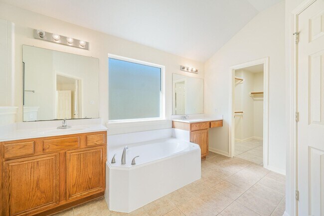 Building Photo - 8027 Daylilly Creek Dr