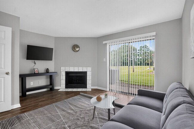 Building Photo - 5550 Folsom Dr