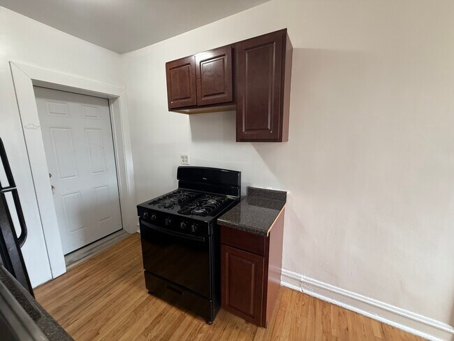 Building Photo - 2111 Grove Ave