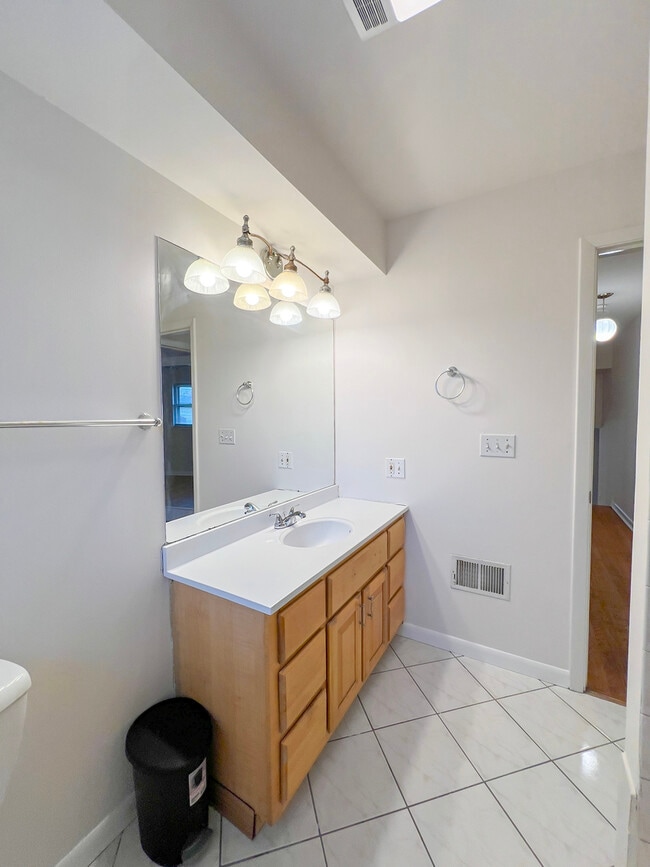 Building Photo - 4716 Thatcher Ave