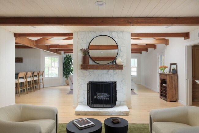 Building Photo - Beautiful Tarzana Rental!