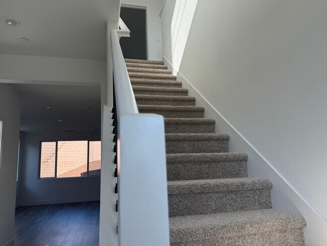 Building Photo - New Folsom home with solar!