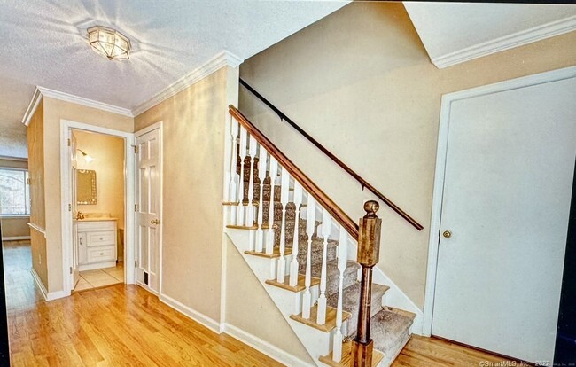 Building Photo - 136 Tunxis Village