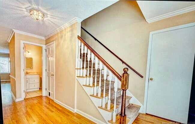 Building Photo - 136 Tunxis Vlg