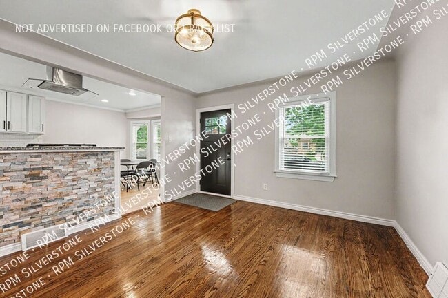Building Photo - 1403 N Altadena Ave