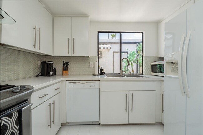 Building Photo - 689 N Majorca Cir