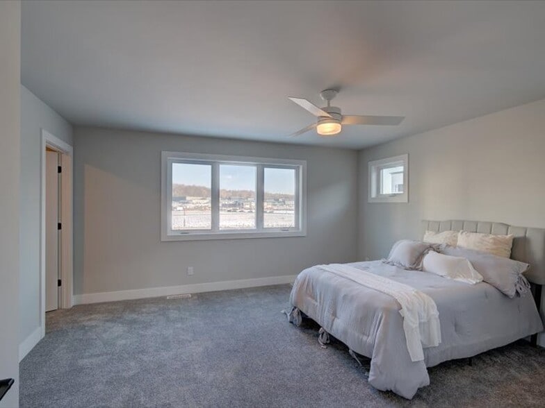 Building Photo - 4880 Romaine Rd