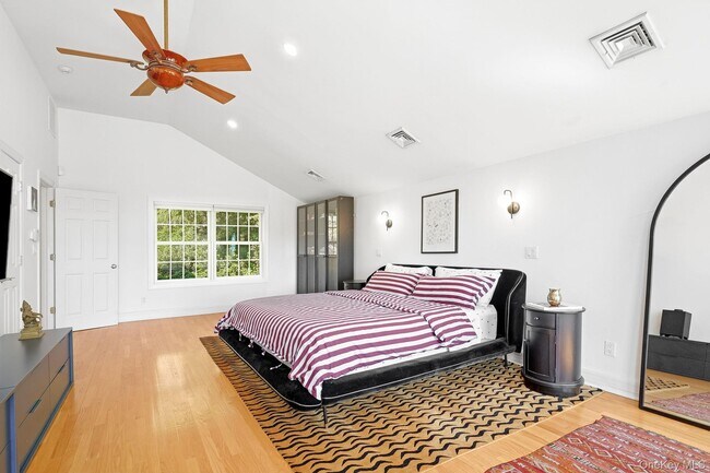 Building Photo - 60 Hillside Ln