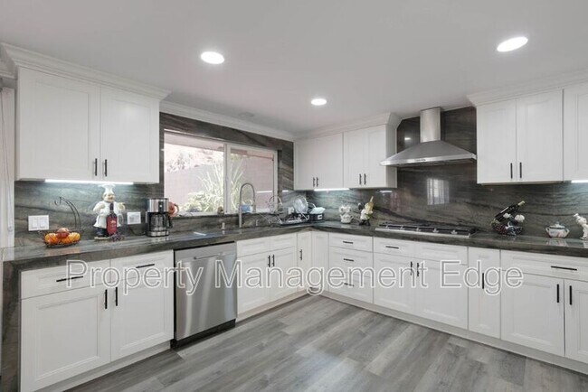 Building Photo - 25502 Jaclyn Ave