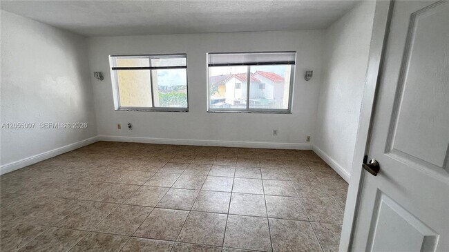 Building Photo - 984 W 40th St