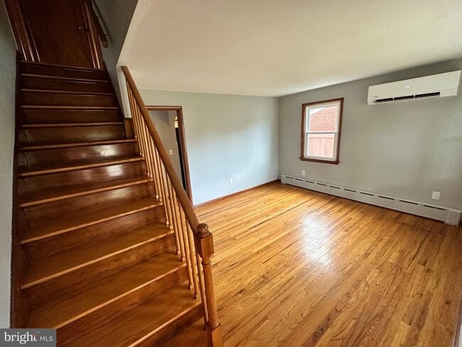 Building Photo - 320 Barclay Ave