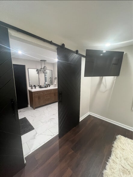 Building Photo - 12060 Mac Dr