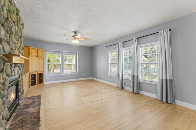 Building Photo - 15081 Widgeon Ave