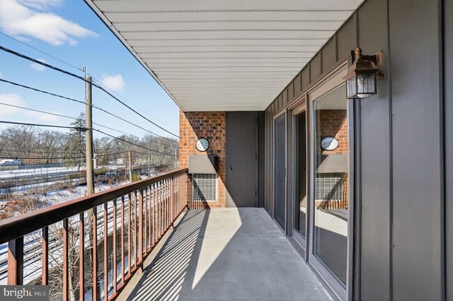 Building Photo - 215 Haddonfield Cmns