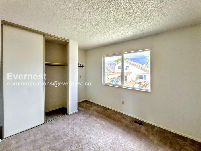 Building Photo - 6659 Gambol Quail Dr E