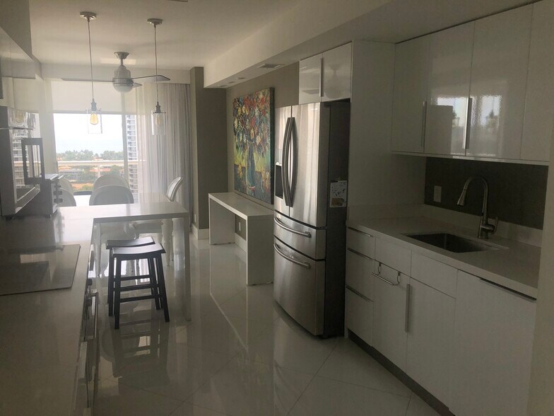 Building Photo - 3640 Yacht Club Dr