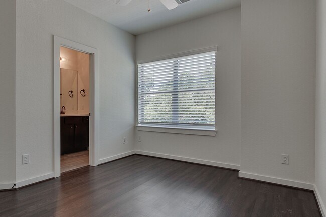 Building Photo - 2702 Forest Park Blvd
