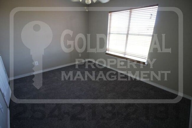 Building Photo - Lisa Lane Living – Simple, Smart & Ready for You!