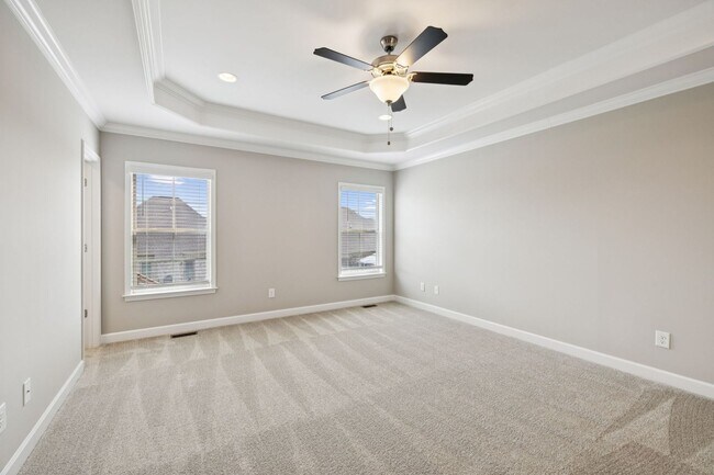 Building Photo - Welcome home to this beautifully maintaine...