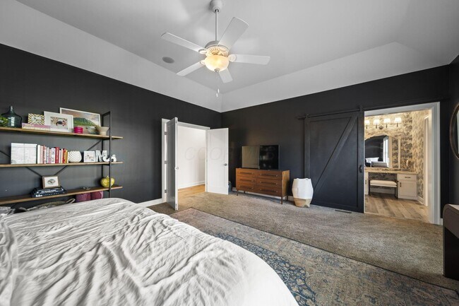 Building Photo - 10420 Pagoda Way