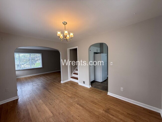 Building Photo - SPACIOUS 4-BEDROOM HOME WITH HUGE FENCED YARD – SPOKANE'S SOUTH HILL
