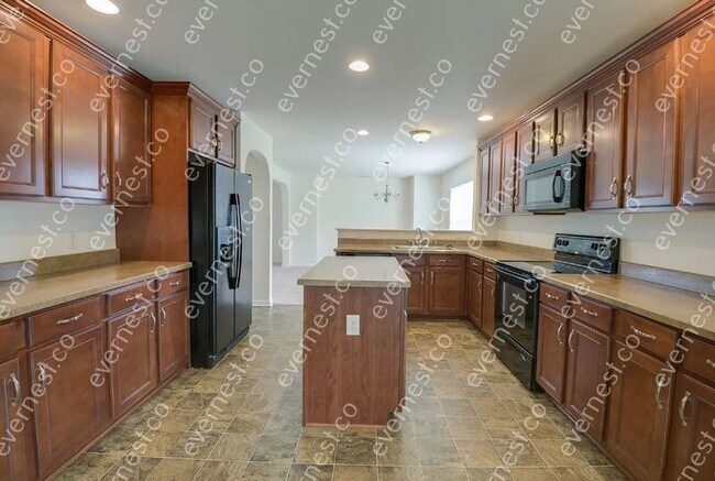 Building Photo - 1628 Stonewater Dr
