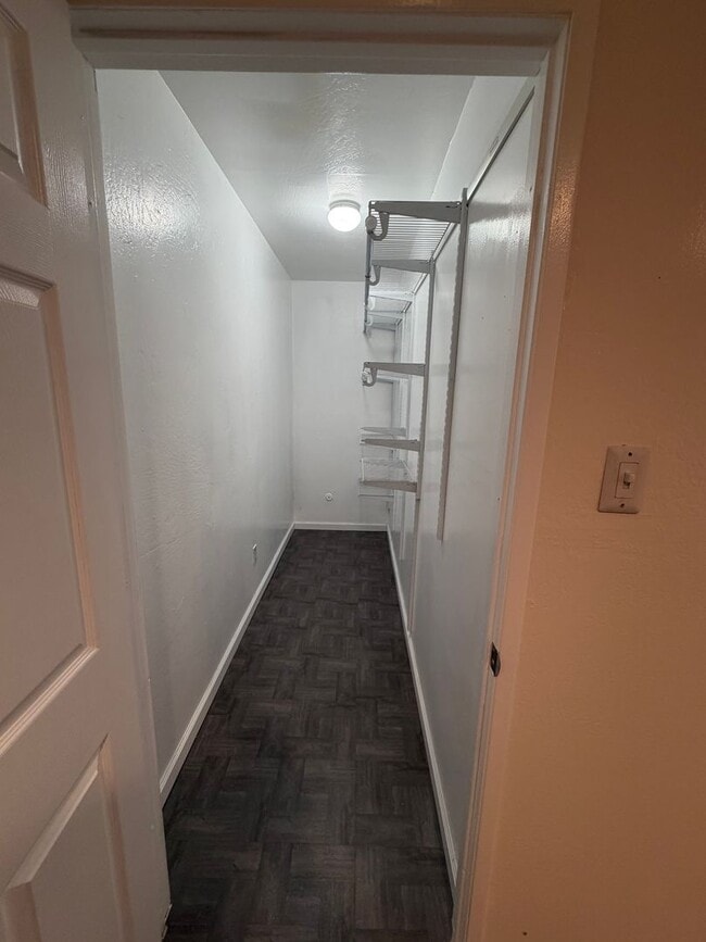 Building Photo - Move in ready 3 Bd 2BA home in upper NE Bakersfield