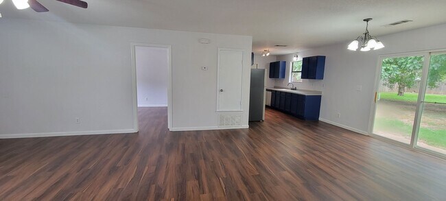 Building Photo - FRESHLY REDONE in 2023 - New floors, fresh...