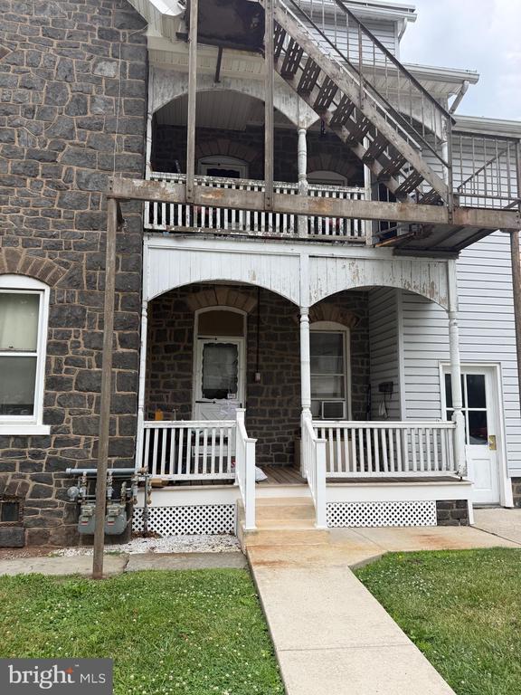 Building Photo - 122 Juniper St