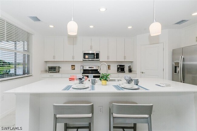 Building Photo - 5739 Oakmont Ct