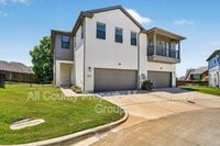 Building Photo - 6330 Oakbend Cir