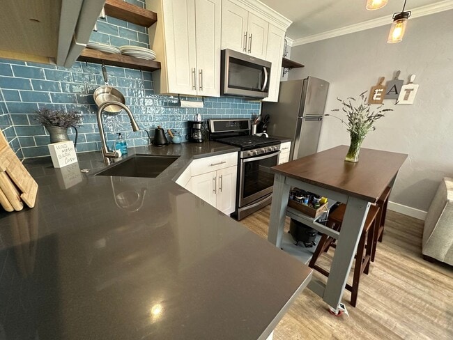 Building Photo - 1163 1/2 Park Blvd - Month to Month