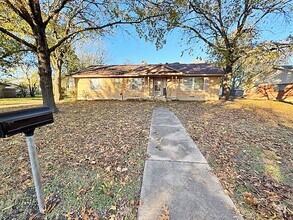 Building Photo - Great 3 Bdrm 2 Bath Home w Office in Sange...