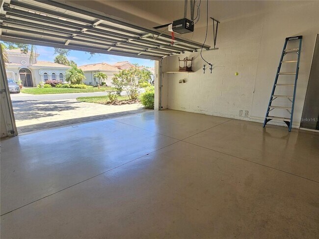 Building Photo - 330 Rio Terra