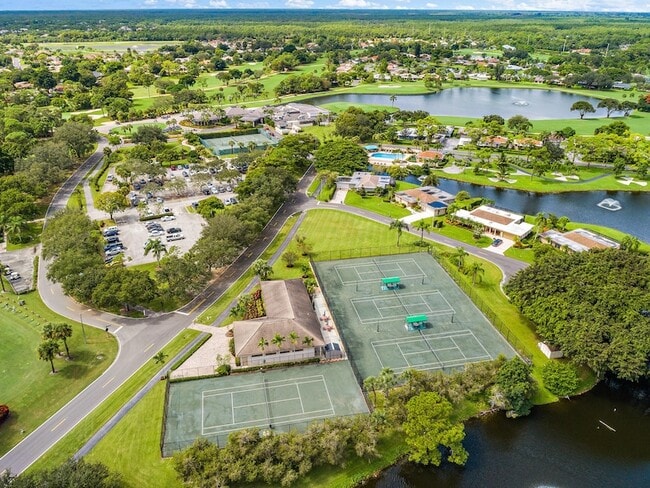 Building Photo - 6866 Briarlake Cir