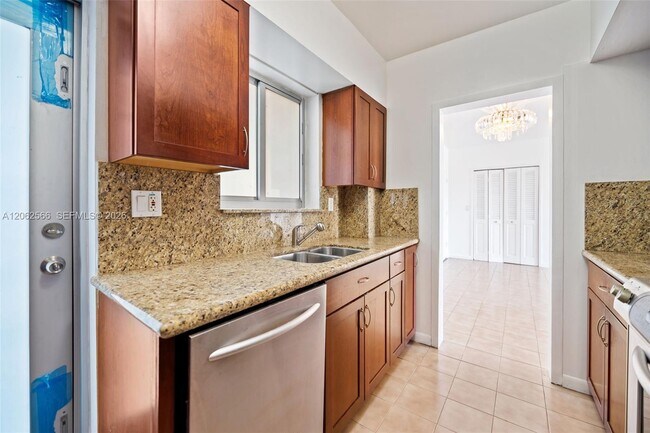 Building Photo - 9101 E Bay Harbor Dr