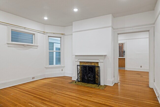 Building Photo - 2338 NW Hoyt St