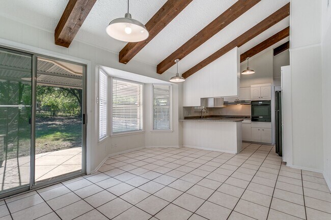 Building Photo - UPDATED 4-BEDROOM HOME IN SHEARER HILLS