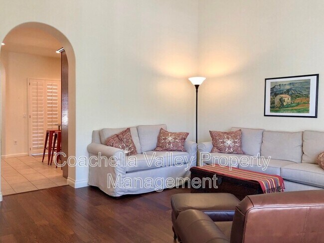 Building Photo - 233 Villorrio Dr E