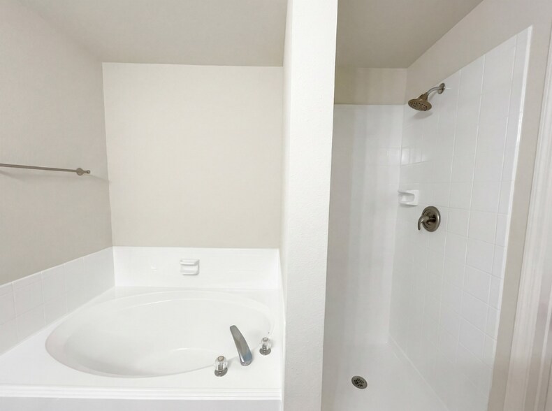 Building Photo - 1910 Tommy Ln