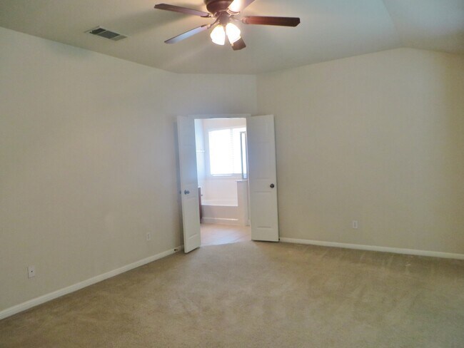 Building Photo - 3 Bedroom 2 Bathroom Villages of Berry Cre...