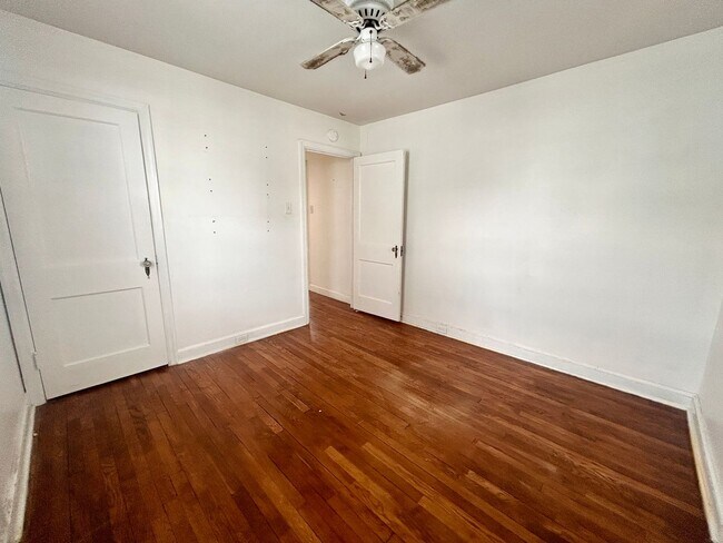 Building Photo - 126 Roselawn Ave